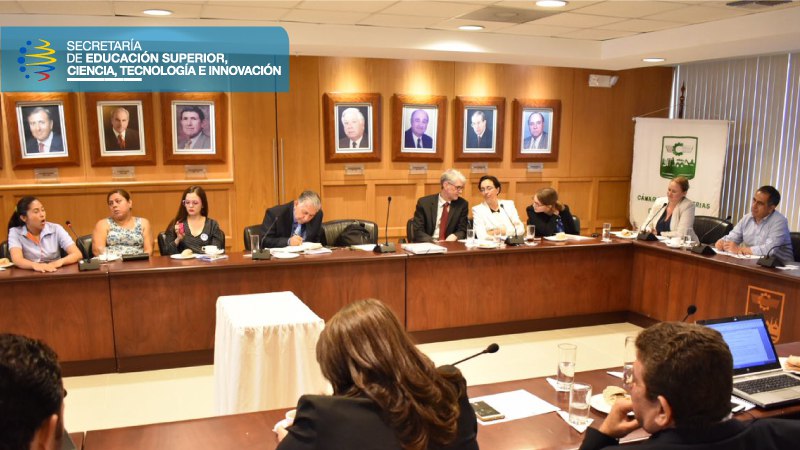 Augusto Barrera (d), titular de la Senescyt, se reunió con empresarios del Guayas con el objetivo de encaminar el fortalecimiento la formación técnica y tecnológica.